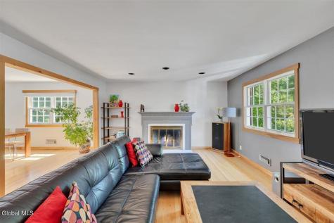 2307 Pine Ridge Road Niskayuna NY 12309
