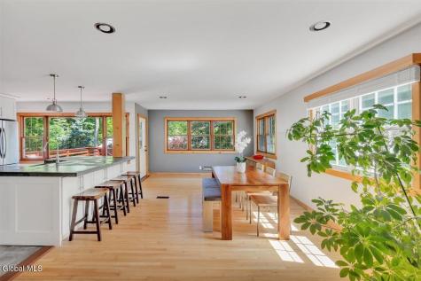 2307 Pine Ridge Road Niskayuna NY 12309
