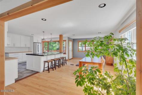 2307 Pine Ridge Road Niskayuna NY 12309