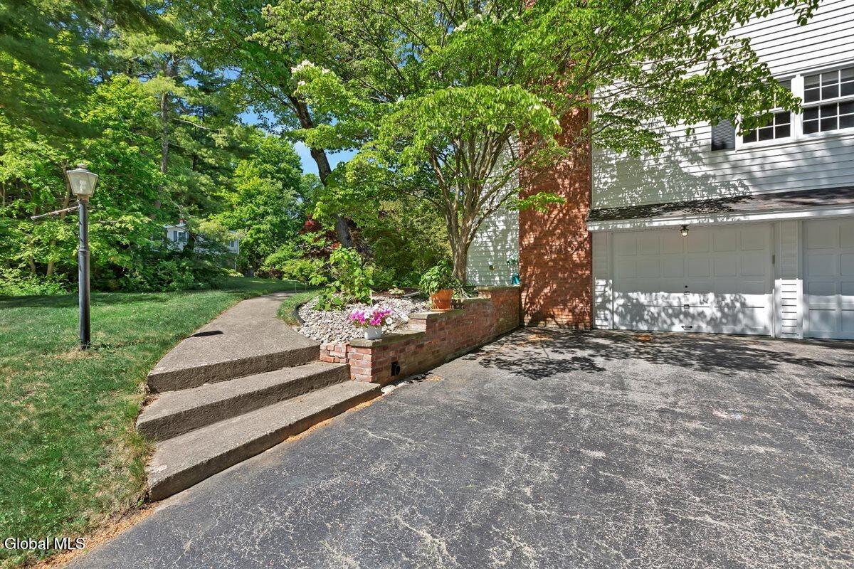 2307 Pine Ridge Road Niskayuna NY 12309