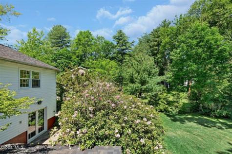 2307 Pine Ridge Road Niskayuna NY 12309