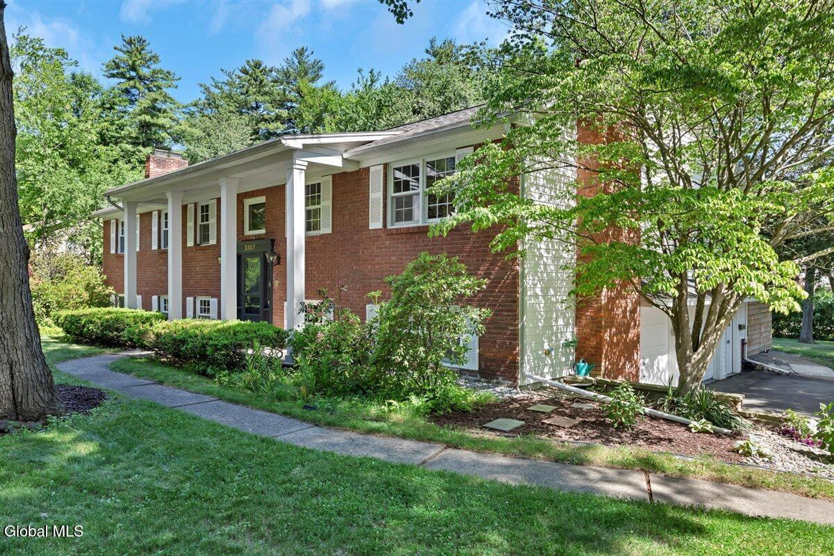 2307 Pine Ridge Road Niskayuna NY 12309