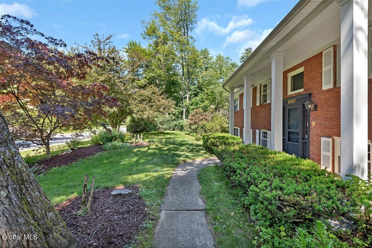 2307 Pine Ridge Road Niskayuna NY 12309