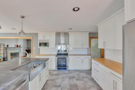 2307 Pine Ridge Road Niskayuna NY 12309