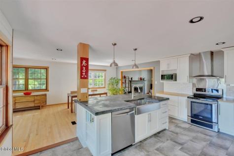 2307 Pine Ridge Road Niskayuna NY 12309