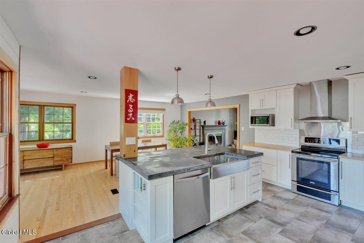 2307 Pine Ridge Road Niskayuna NY 12309