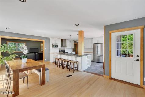2307 Pine Ridge Road Niskayuna NY 12309