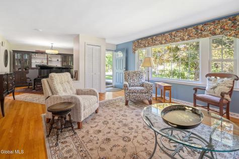 6 W Hite Court Schenectady NY 12303