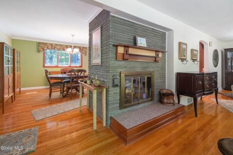 6 W Hite Court Schenectady NY 12303