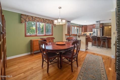 6 W Hite Court Schenectady NY 12303