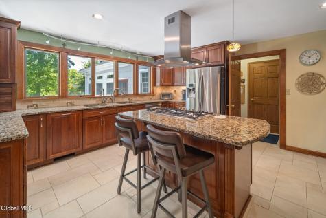 6 W Hite Court Schenectady NY 12303