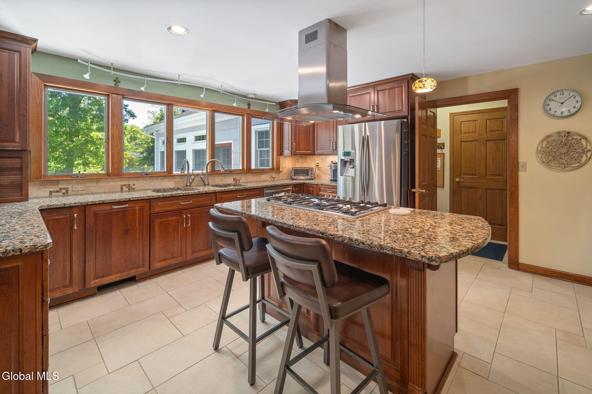 6 W Hite Court Schenectady NY 12303