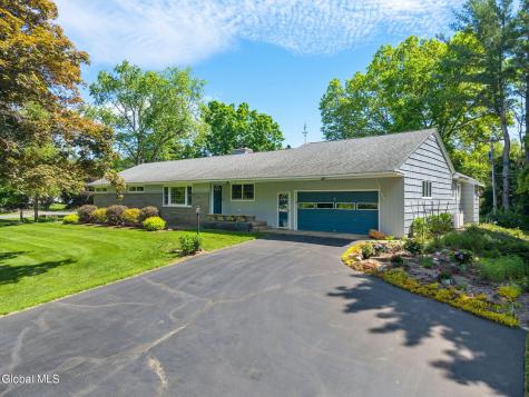 6 W Hite Court Schenectady NY 12303