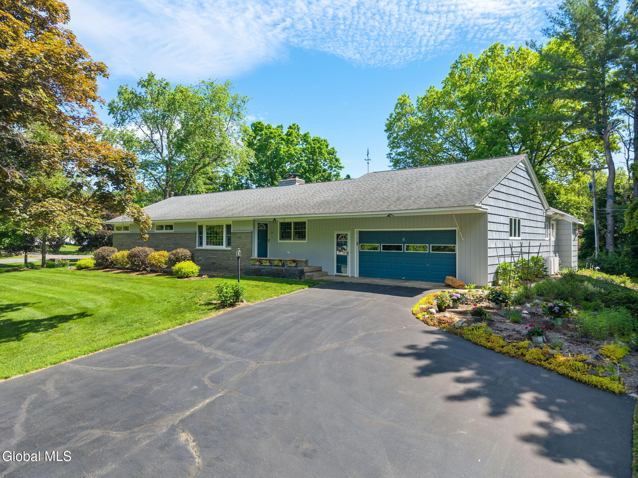6 W Hite Court Schenectady NY 12303