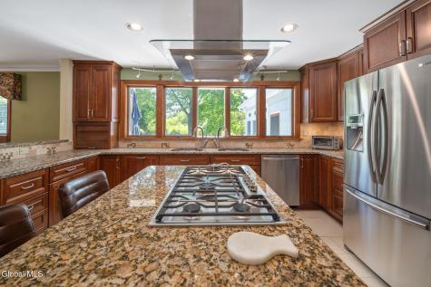 6 W Hite Court Schenectady NY 12303