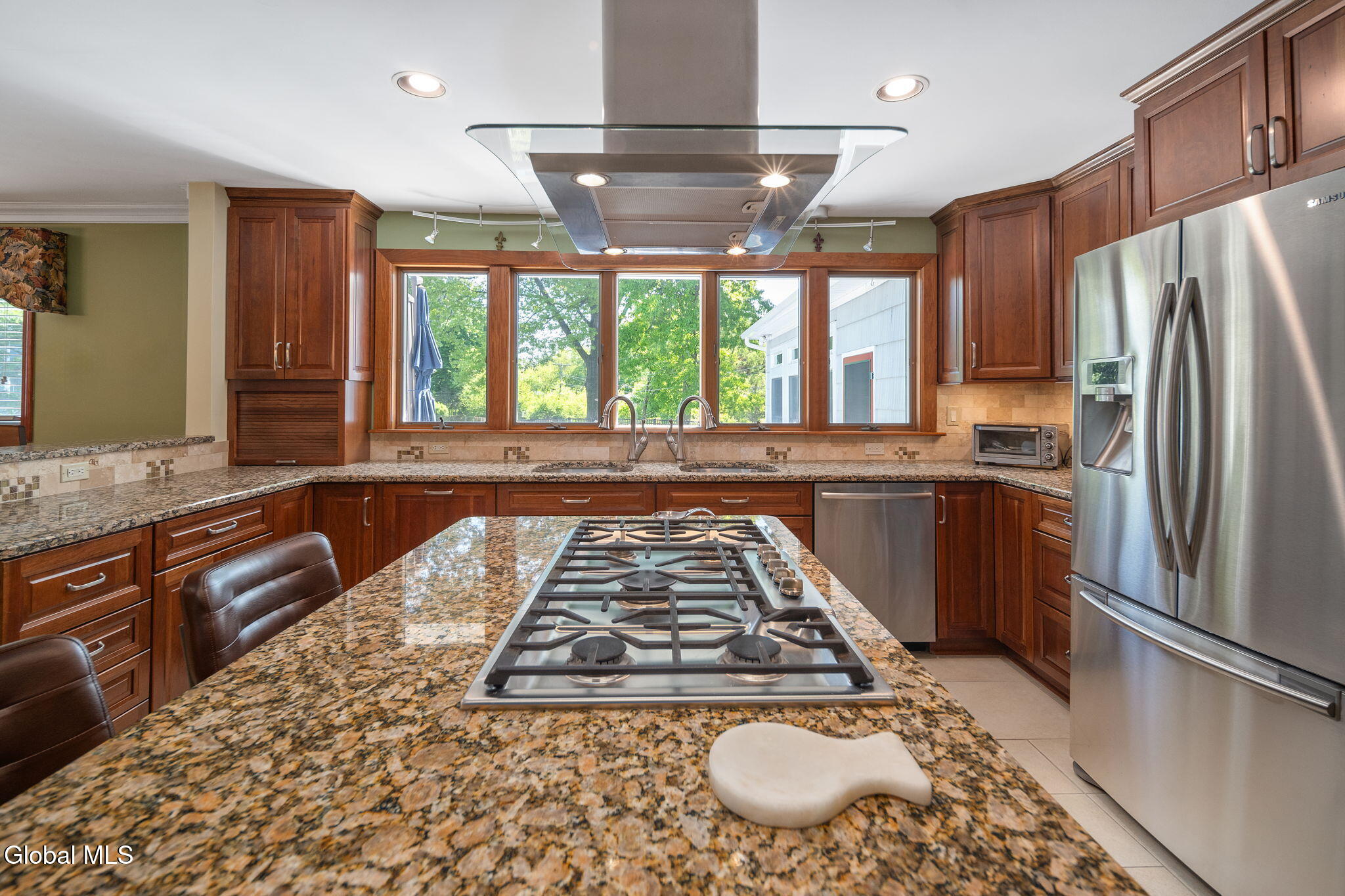 6 W Hite Court Schenectady NY 12303