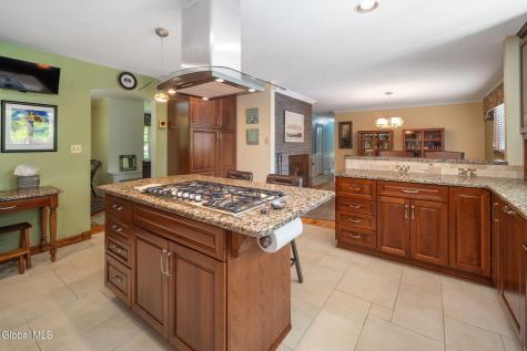 6 W Hite Court Schenectady NY 12303