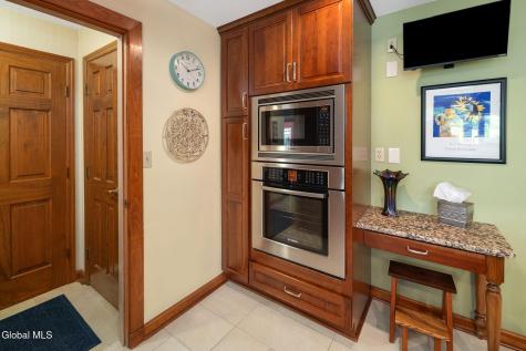 6 W Hite Court Schenectady NY 12303
