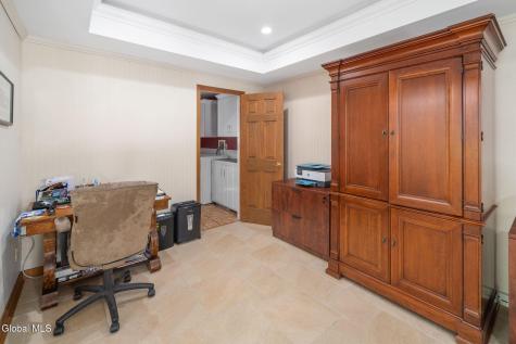 6 W Hite Court Schenectady NY 12303