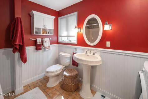 6 W Hite Court Schenectady NY 12303