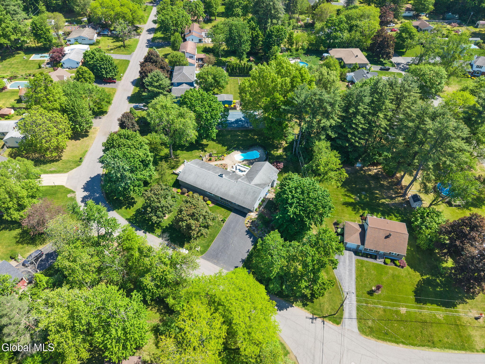 6 W Hite Court Schenectady NY 12303
