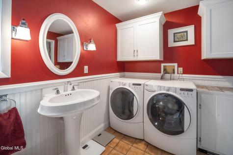 6 W Hite Court Schenectady NY 12303