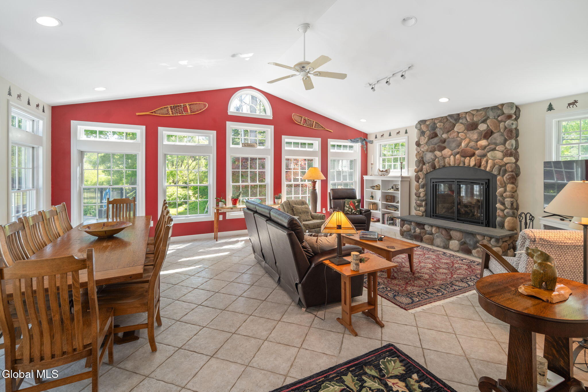 6 W Hite Court Schenectady NY 12303