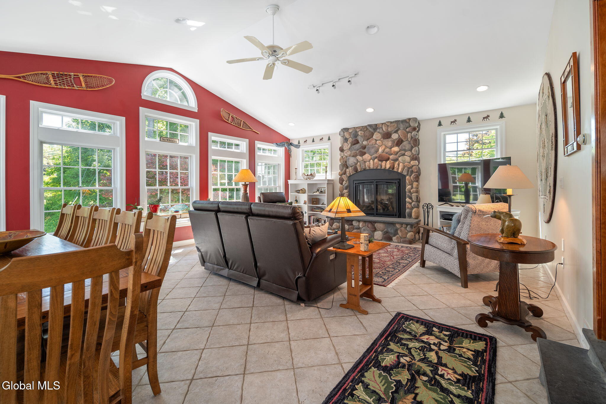 6 W Hite Court Schenectady NY 12303