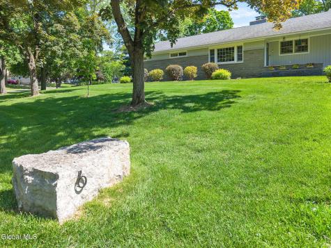 6 W Hite Court Schenectady NY 12303