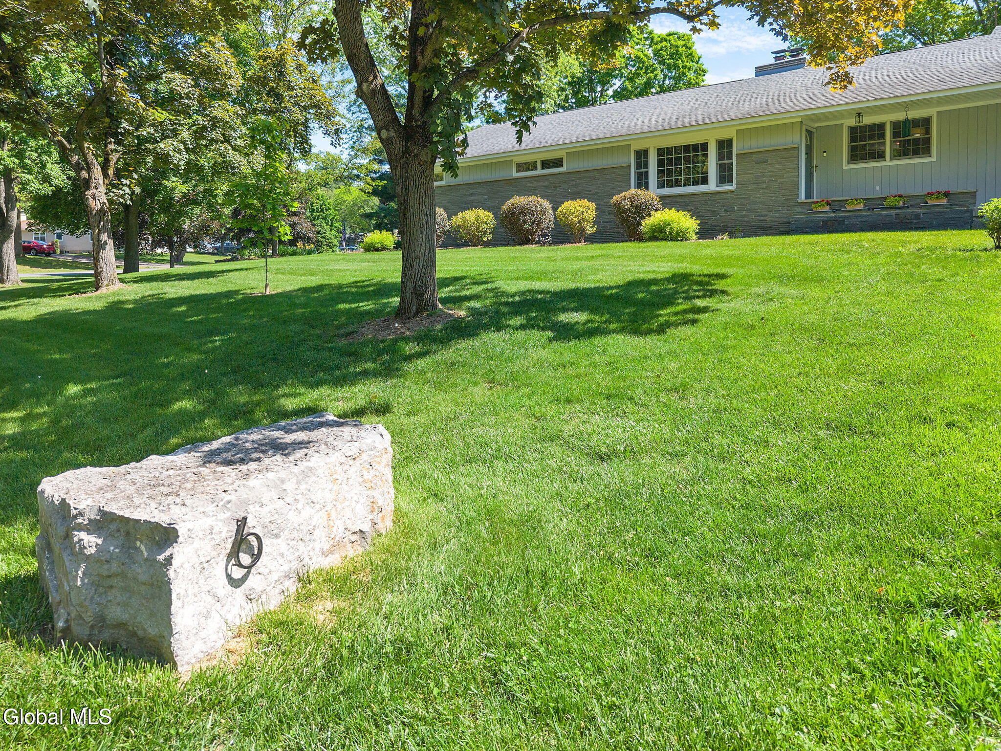 6 W Hite Court Schenectady NY 12303