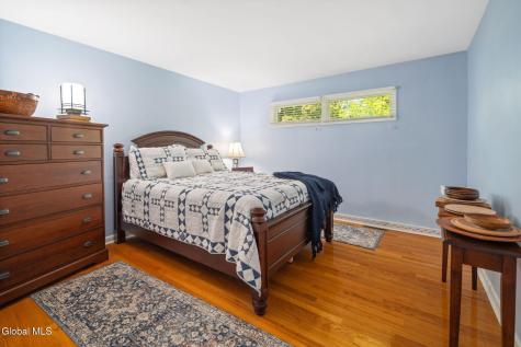 6 W Hite Court Schenectady NY 12303