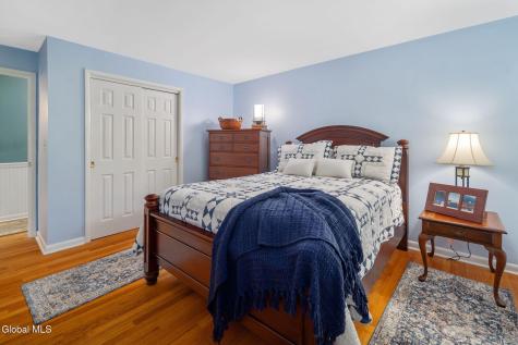 6 W Hite Court Schenectady NY 12303