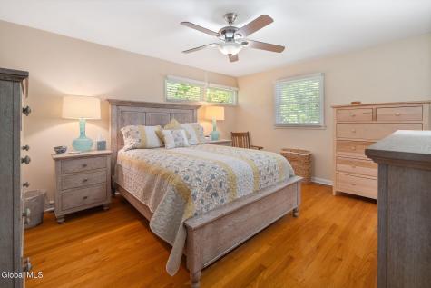 6 W Hite Court Schenectady NY 12303