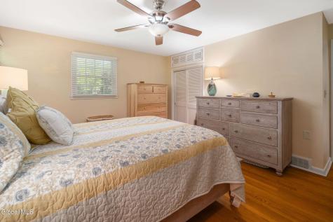 6 W Hite Court Schenectady NY 12303