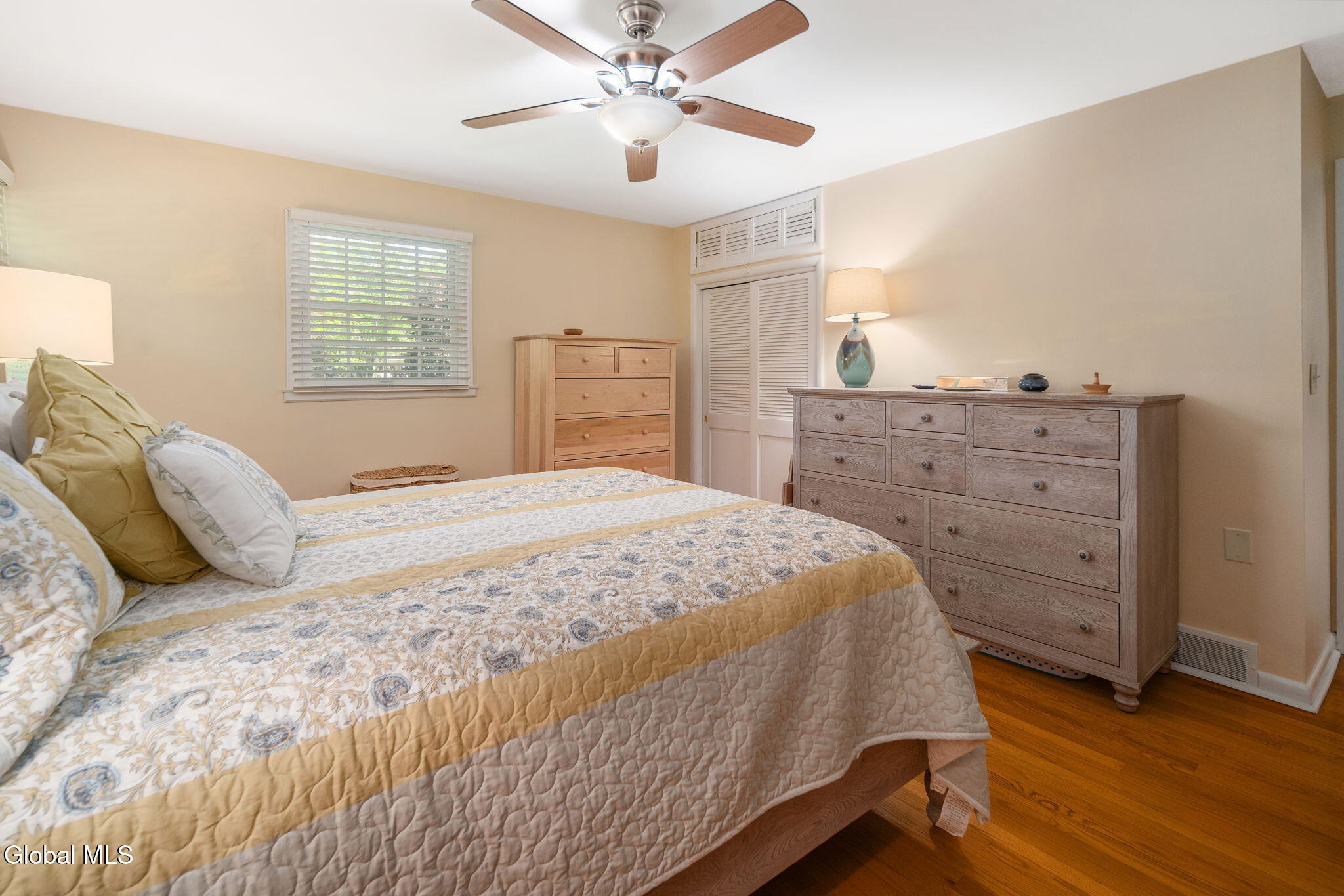 6 W Hite Court Schenectady NY 12303
