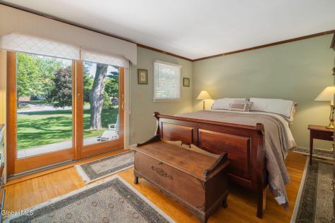 6 W Hite Court Schenectady NY 12303