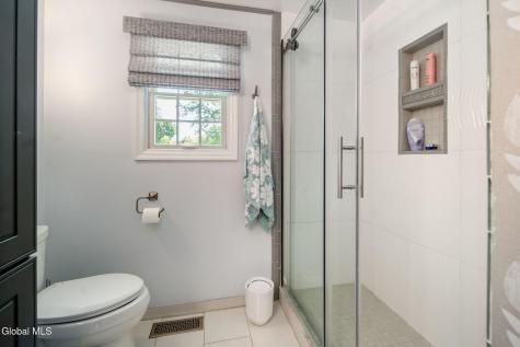 6 W Hite Court Schenectady NY 12303