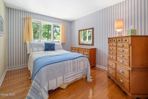 6 W Hite Court Schenectady NY 12303