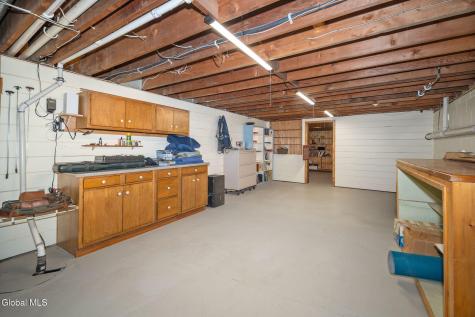 6 W Hite Court Schenectady NY 12303
