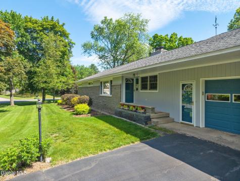 6 W Hite Court Schenectady NY 12303