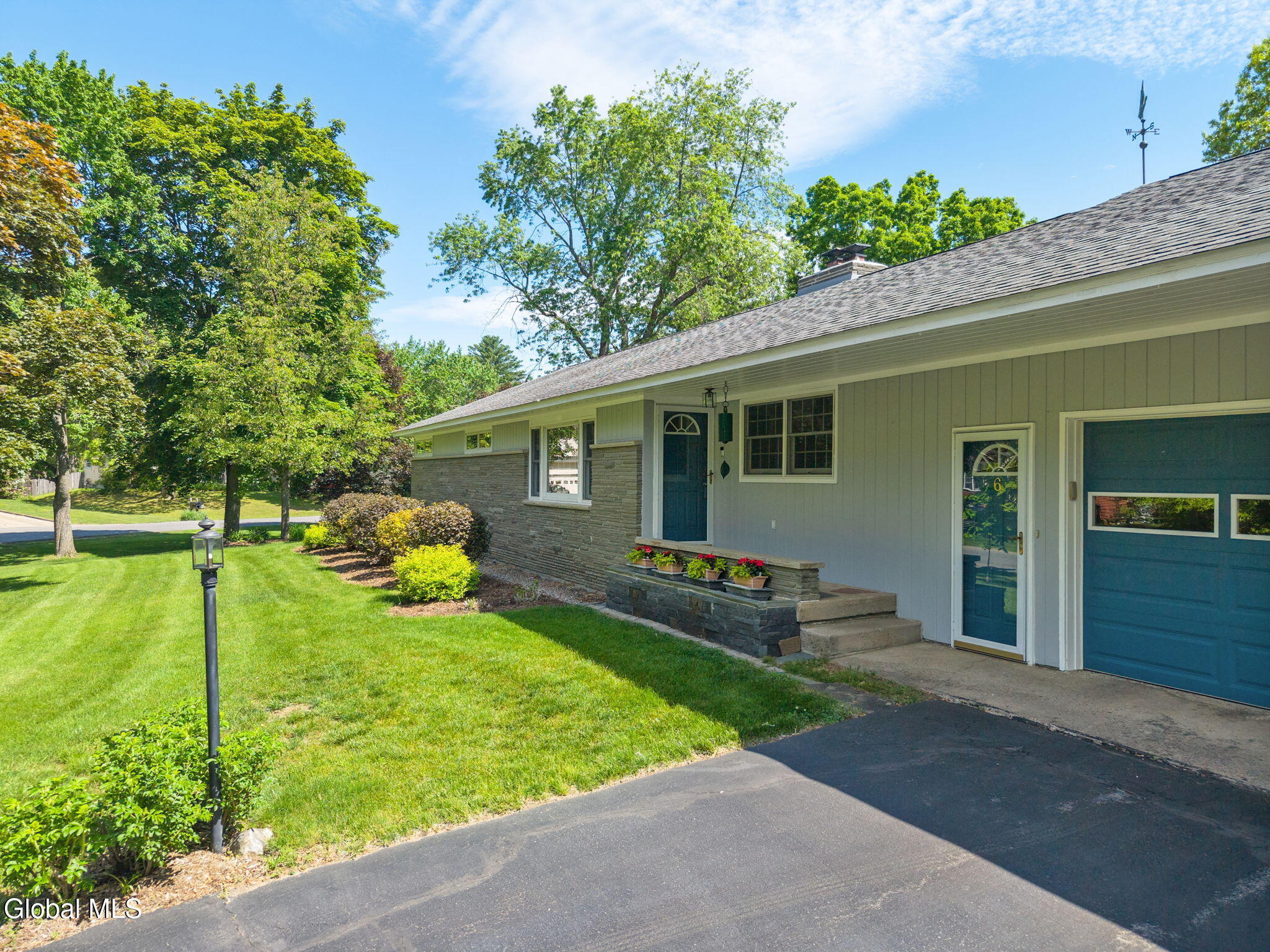 6 W Hite Court Schenectady NY 12303
