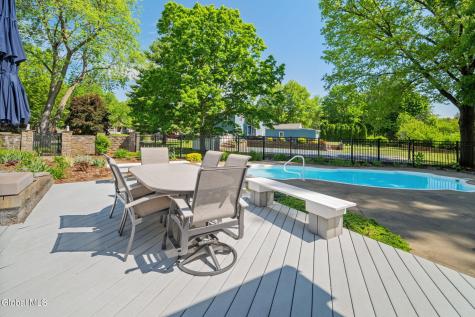 6 W Hite Court Schenectady NY 12303