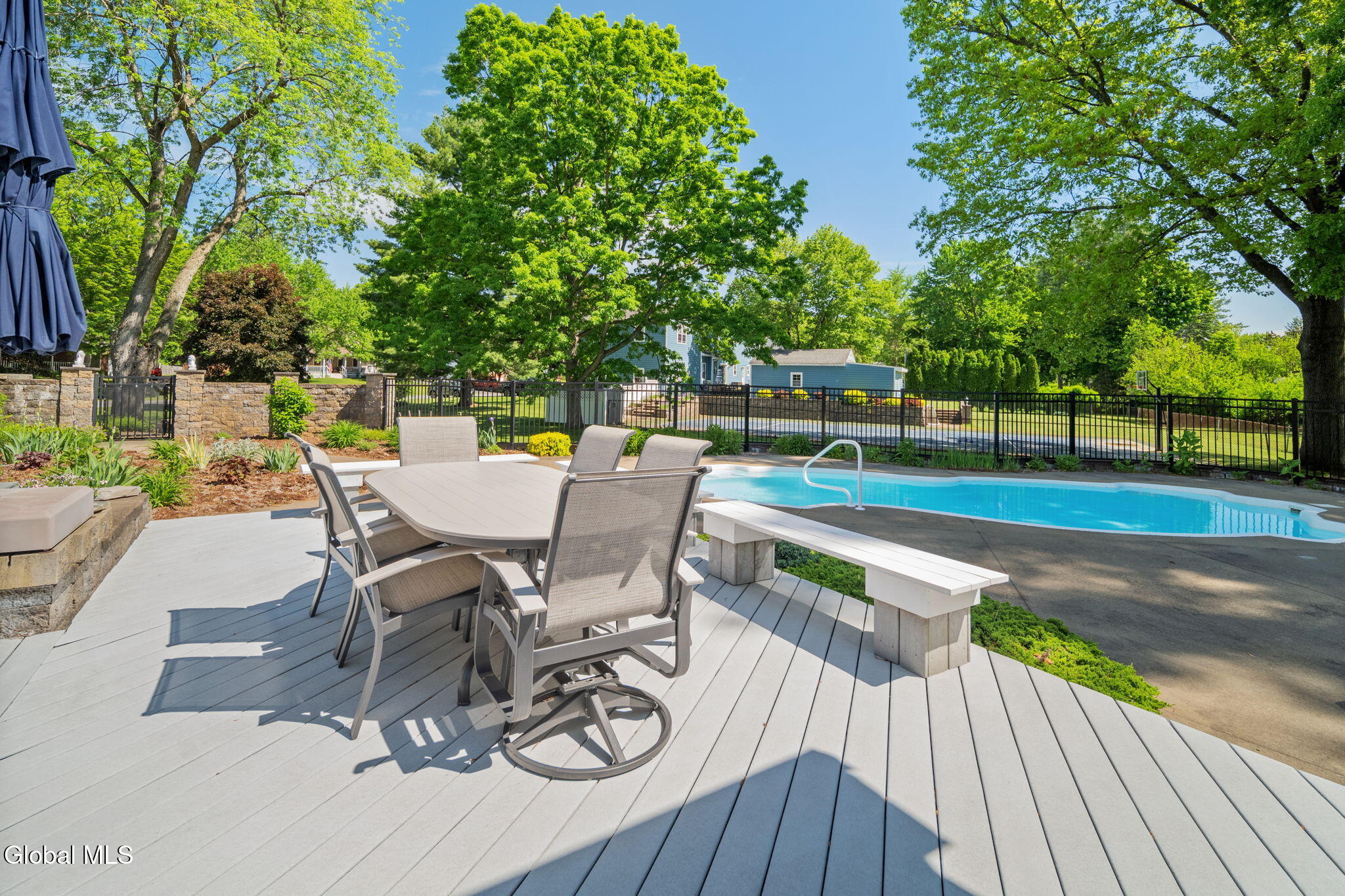 6 W Hite Court Schenectady NY 12303