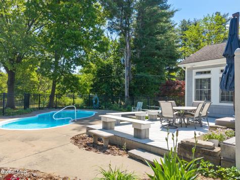 6 W Hite Court Schenectady NY 12303