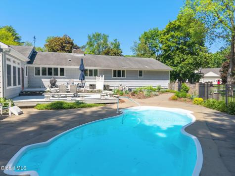6 W Hite Court Schenectady NY 12303