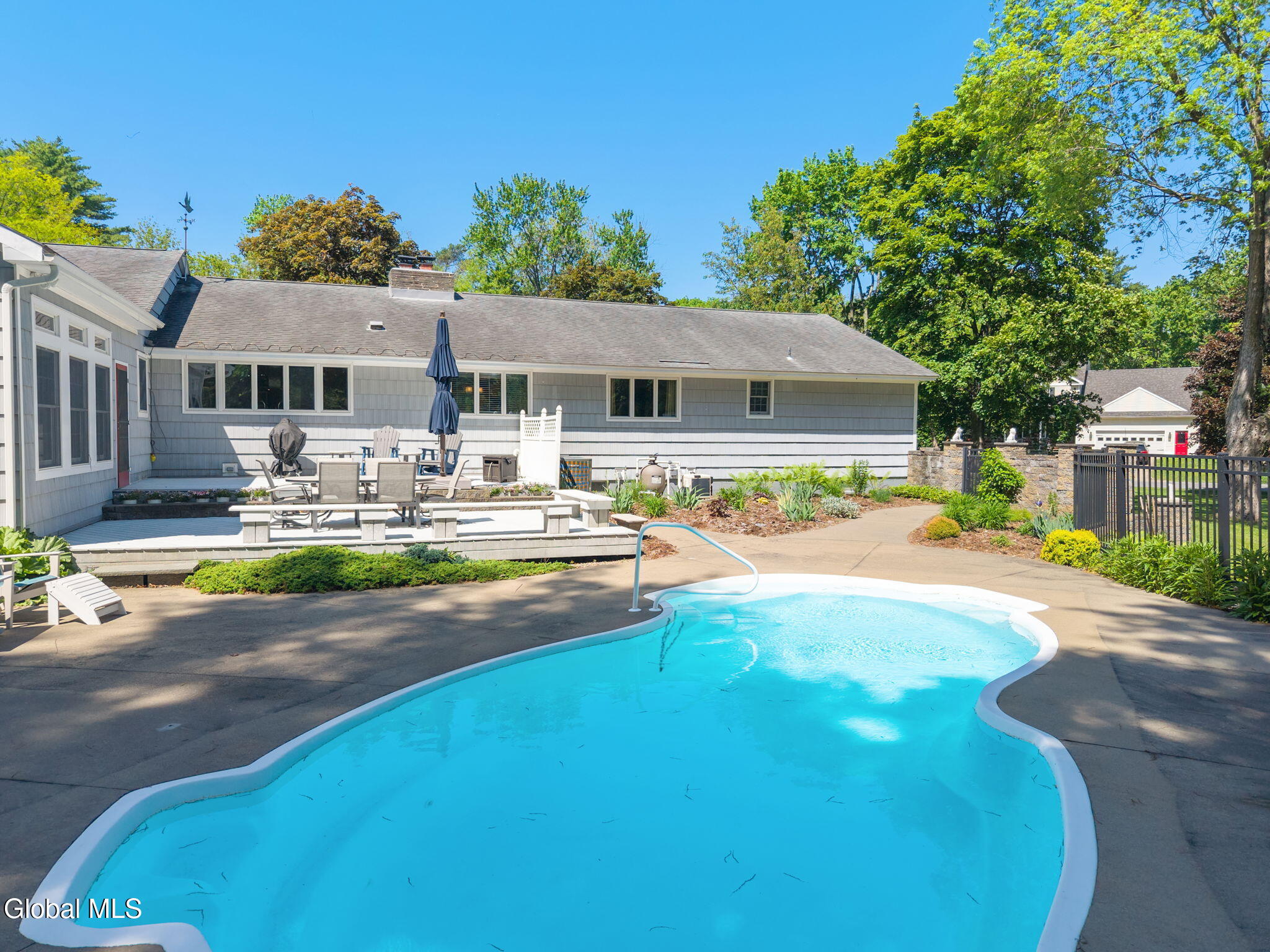 6 W Hite Court Schenectady NY 12303