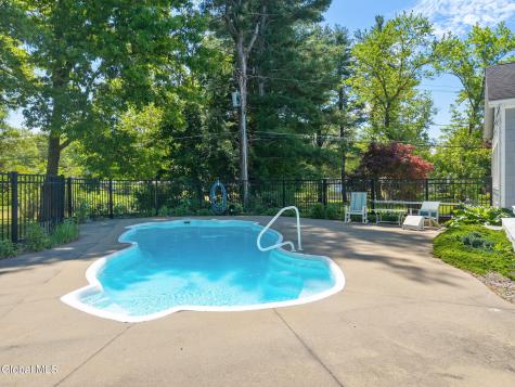 6 W Hite Court Schenectady NY 12303