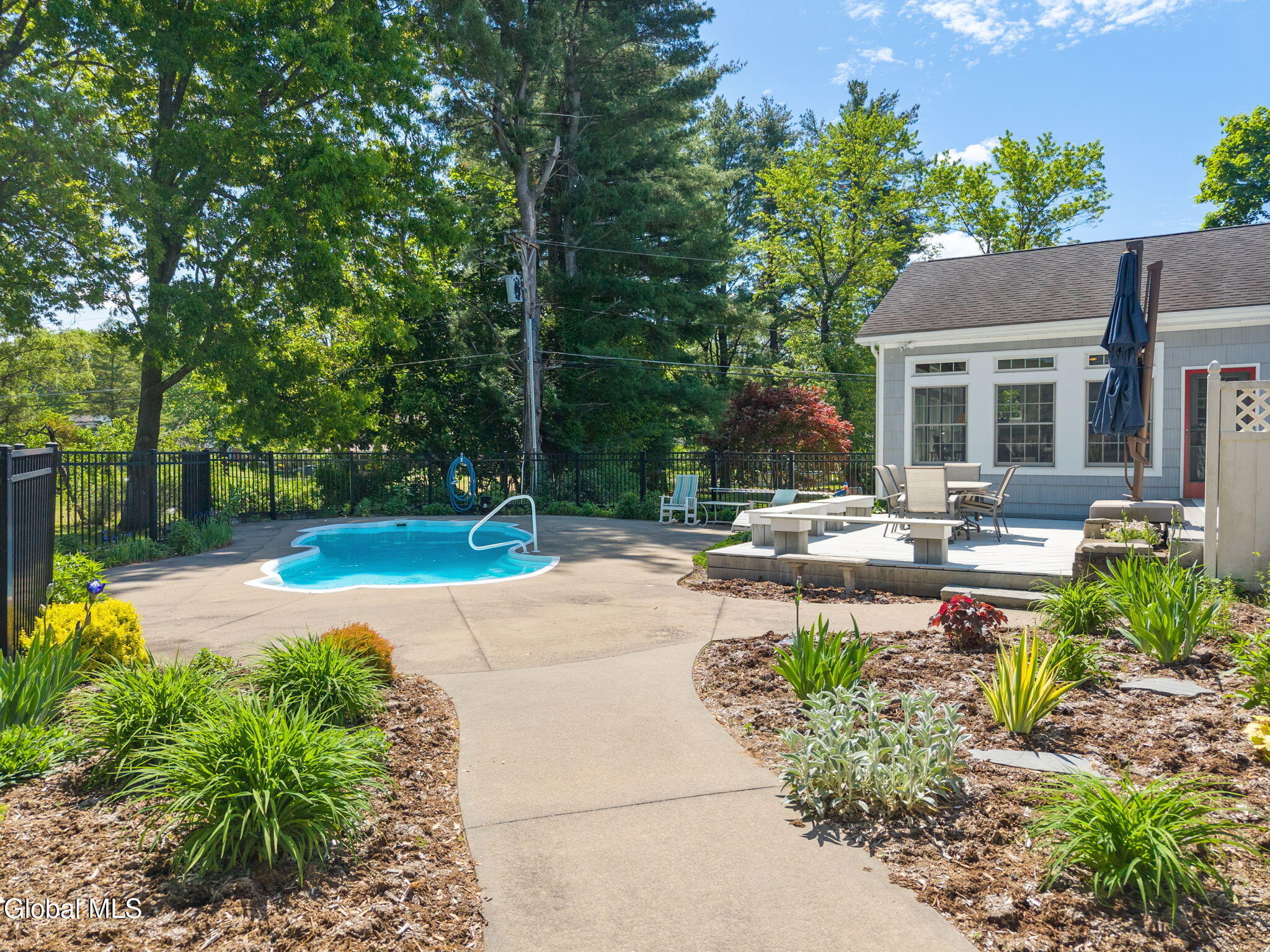 6 W Hite Court Schenectady NY 12303