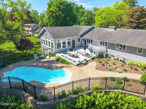 6 W Hite Court Schenectady NY 12303