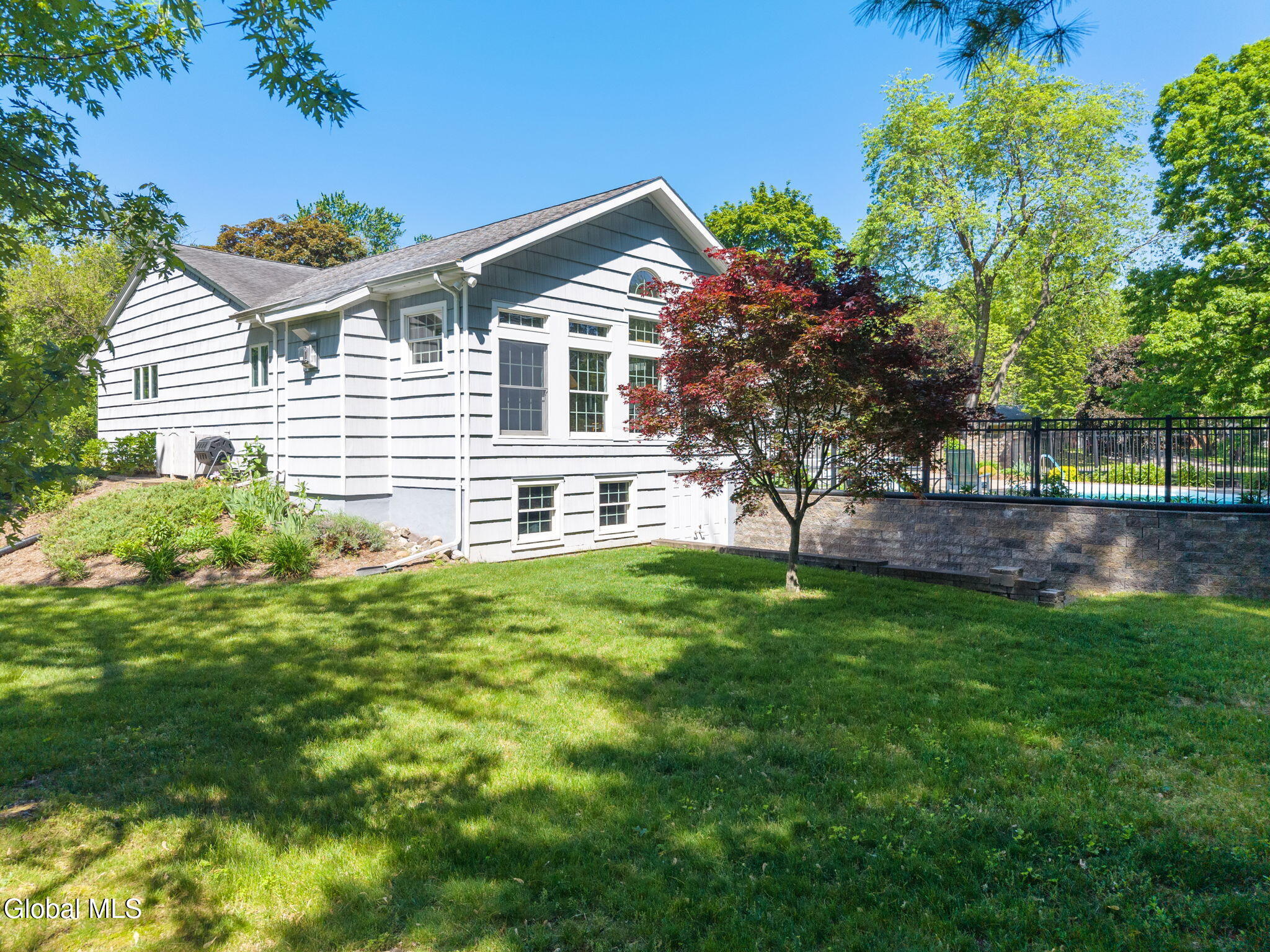 6 W Hite Court Schenectady NY 12303